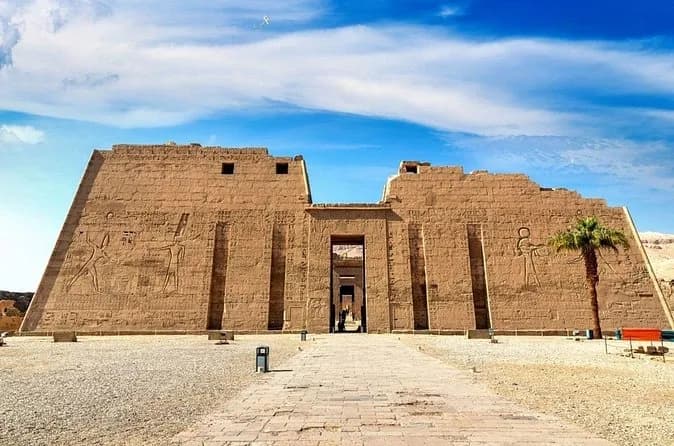 Private West Bank Tour to Hatshepsut &Temple of Habu & Nefertari