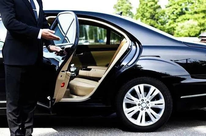Round-Trip Airport Transfer in Cairo or Giza