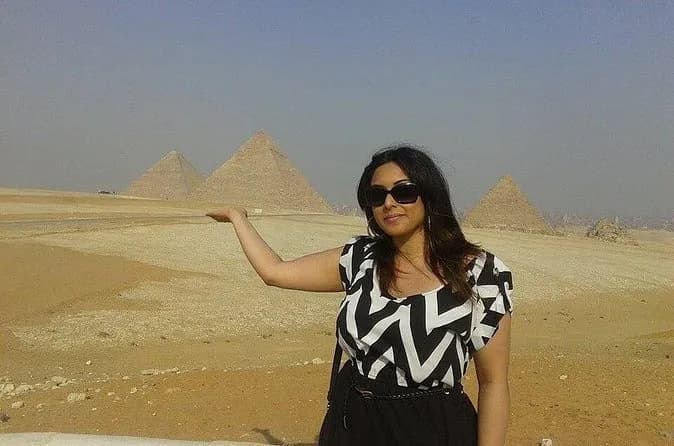 Solo Female Traveler Tour to Giza Memphis and Saqqara