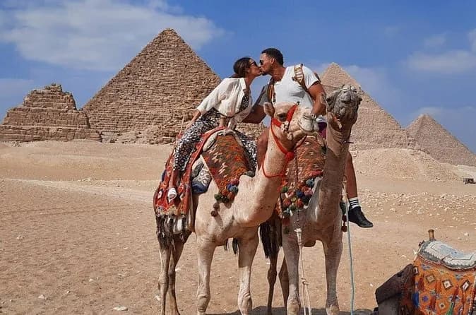 VIP: piramidi di Giza, Sfinge, pranzo, giro in cammello e interno della piramide